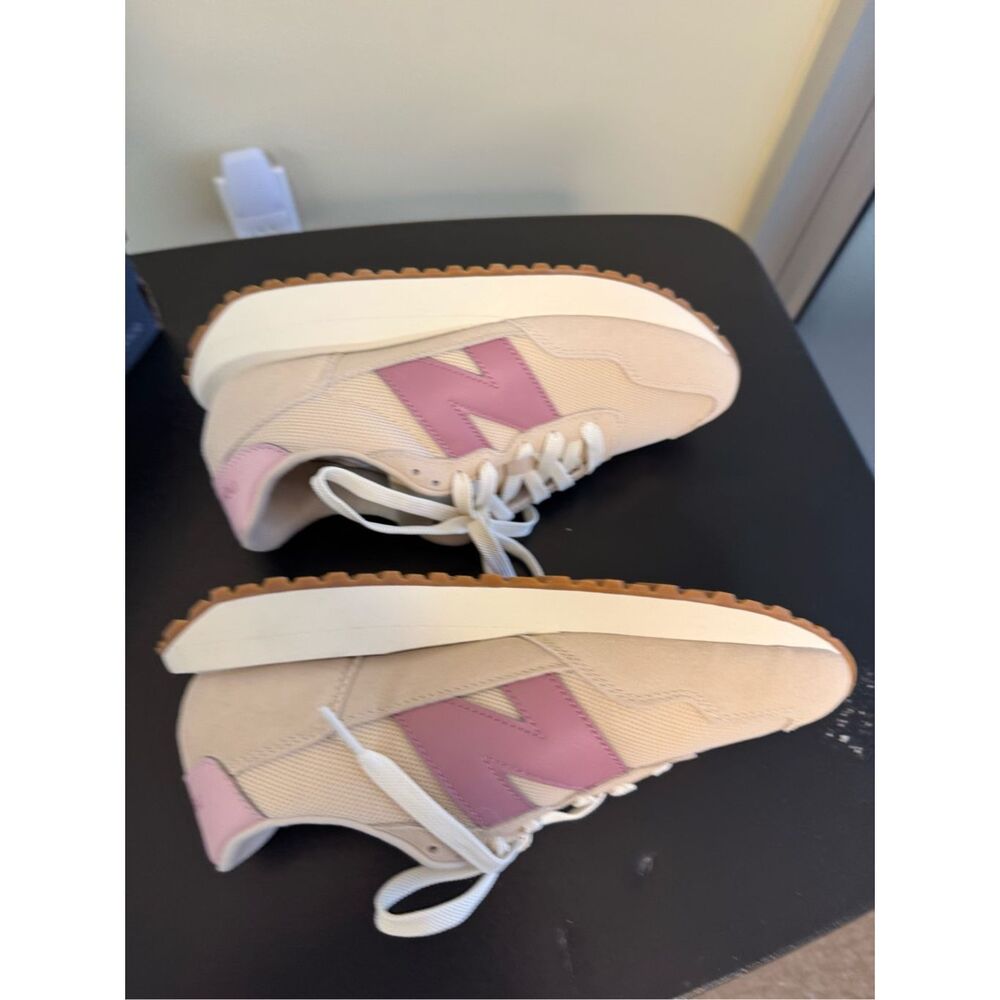 New Balance NIB 237 Sneakers in Beige/Pink Size 7.5 B - Picture 6 of 10